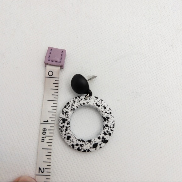 Black and White Paint Splatter Resin Ring Drop Earrings Lightweight Artsy Fun - Picture 8 of 9